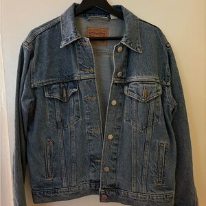 Levi's Blue Denim Jacket with Classic Style